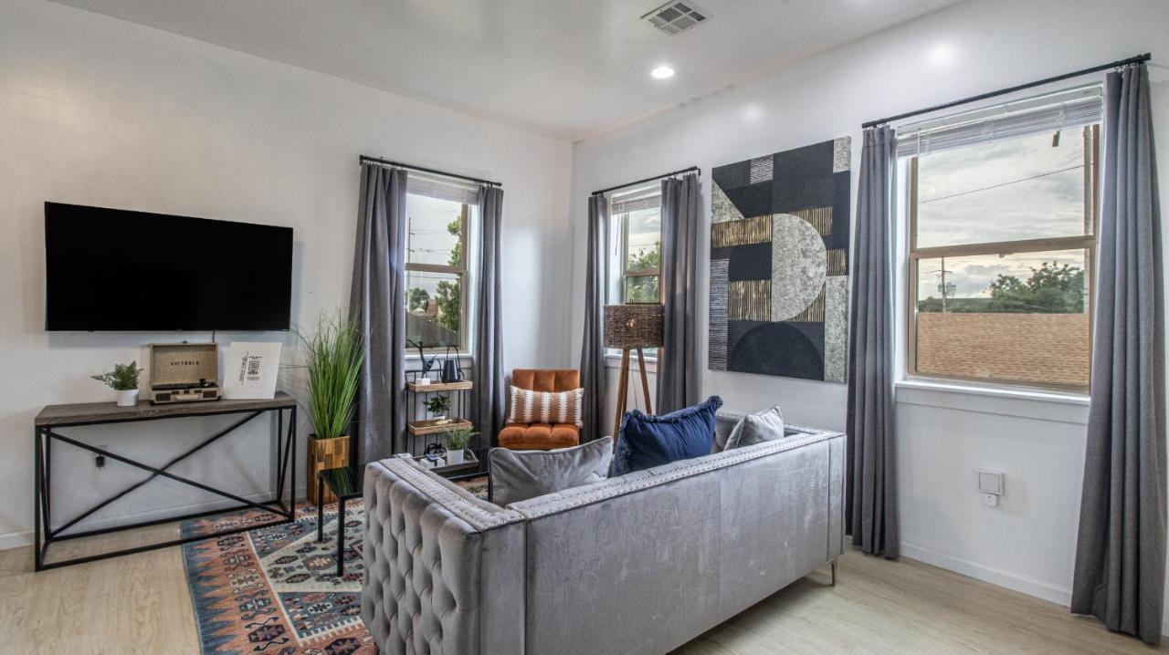 Downtown Vibrant Gray Loft 2318 Apartment