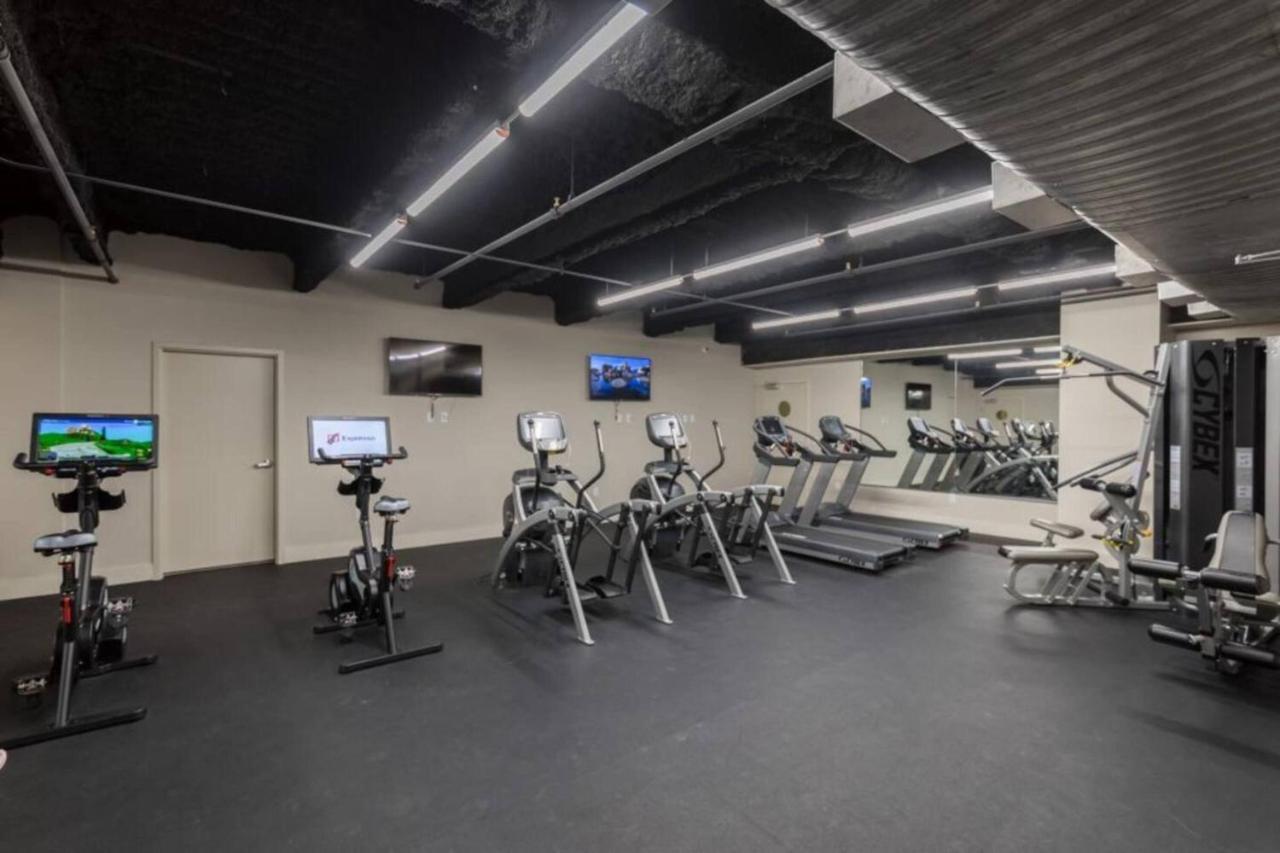 Elegant Near French Quarter And Bourbon St Apartment