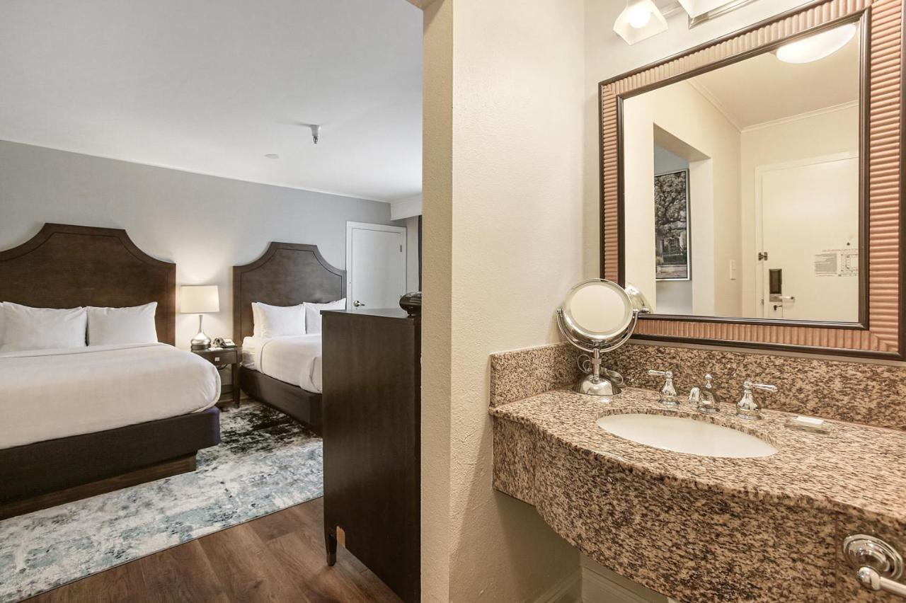 St Charles Inn, Superior