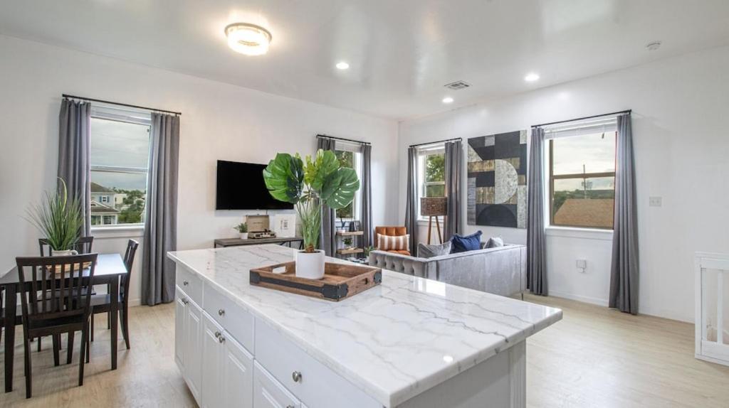 Luxury Nola Oasis W 6 Bedrooms