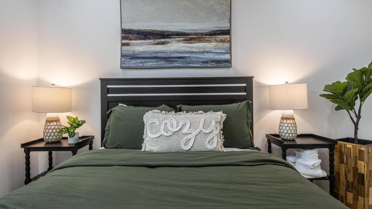 Apartment Vibrant Blue Luxury 2316 New Orleans