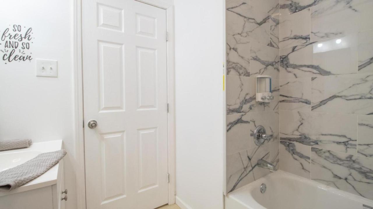 Vibrant Blue Luxury 2316 Apartment New Orleans