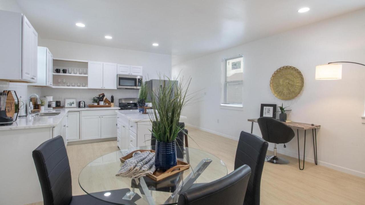 Apartment Vibrant Blue Luxury 2316