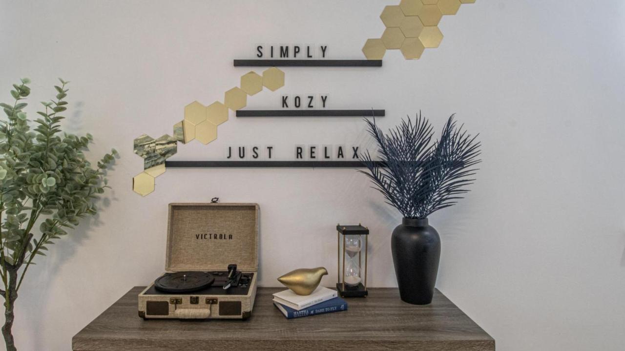 Apartment Vibrant Blue Luxury 2316