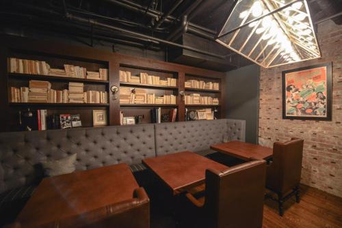 Q&c And Bar New Orleans, Autograph Collection Hotel New Orleans