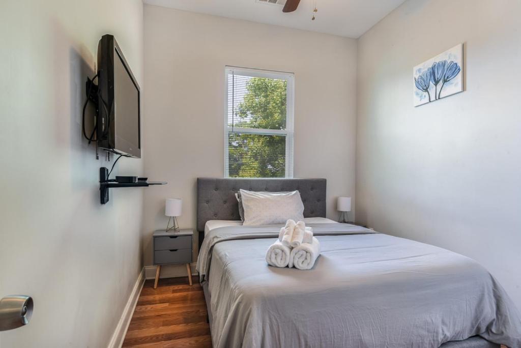 Apartment Contemporary, Nestled In The Heart Of The City! *