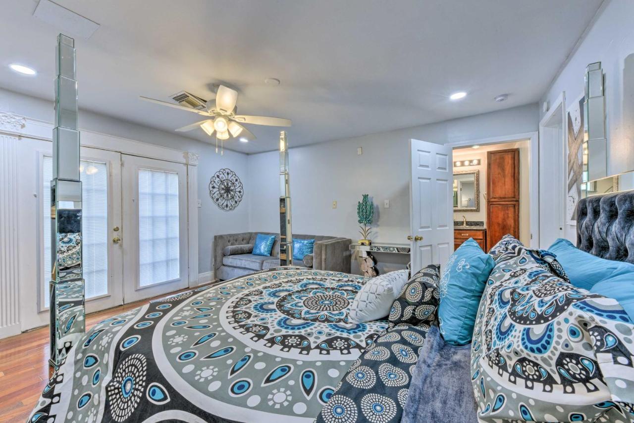 Glam Vacation With Deck! Holiday home