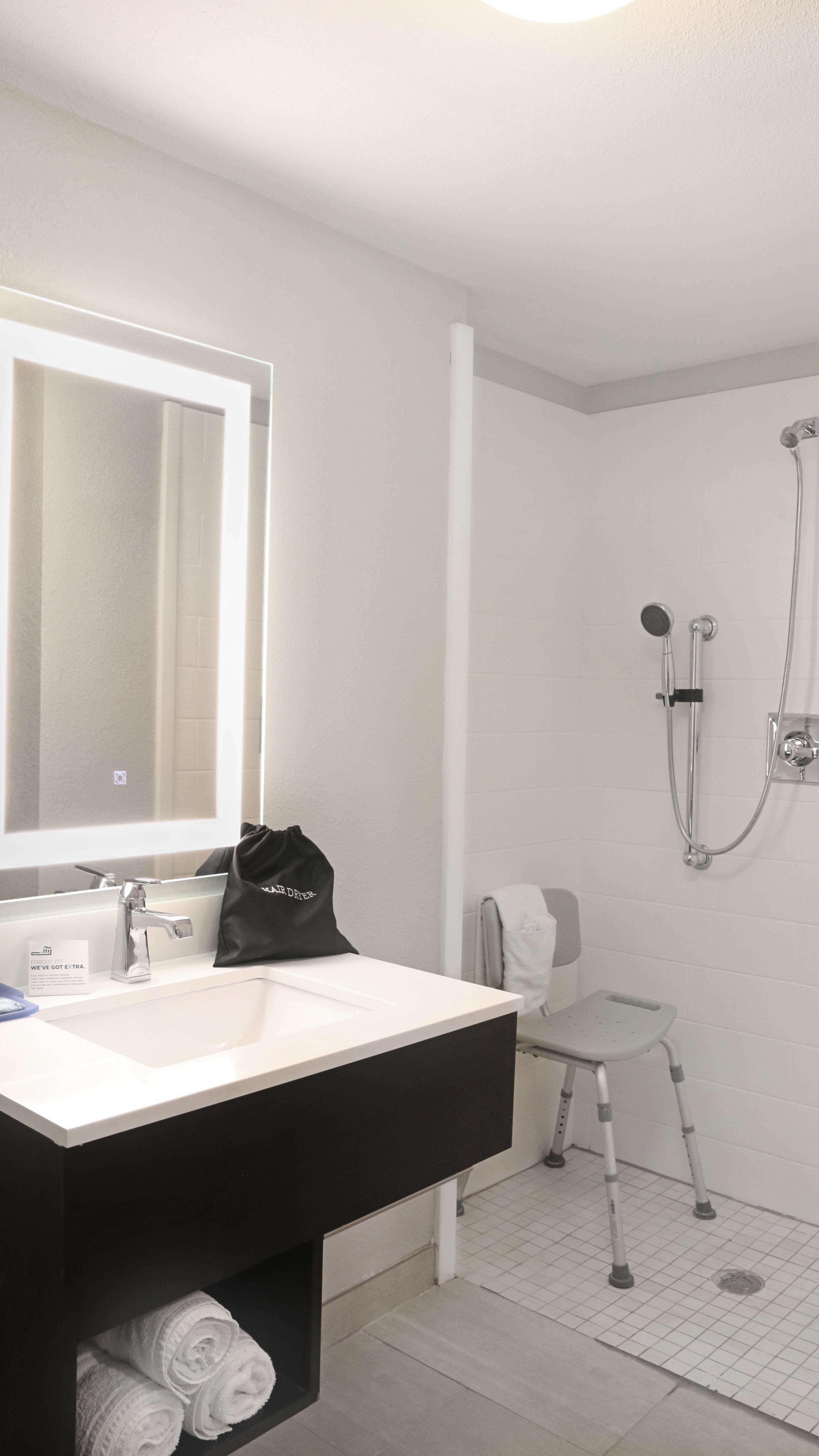 Express East By Ihg Hotel