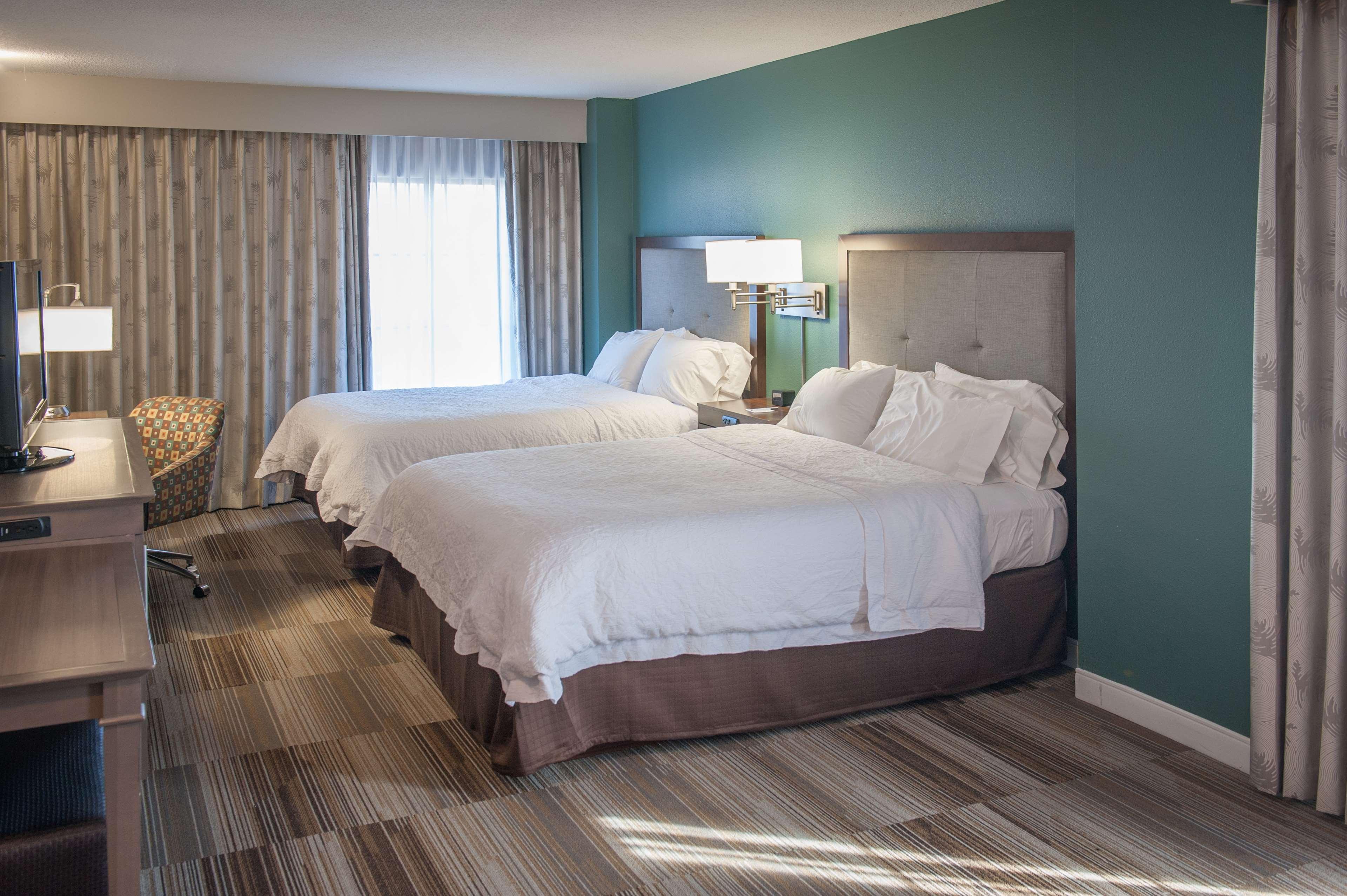 Hampton And Convention Center Hotel