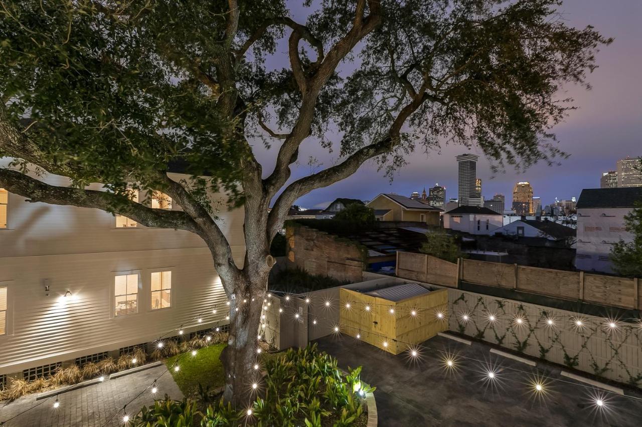 With 3 Bedrooms Near St. Charles With A Pool Apartment *