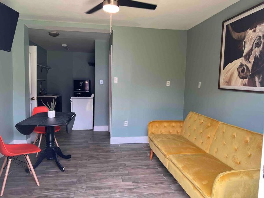 Close To French Quarters Apartment *