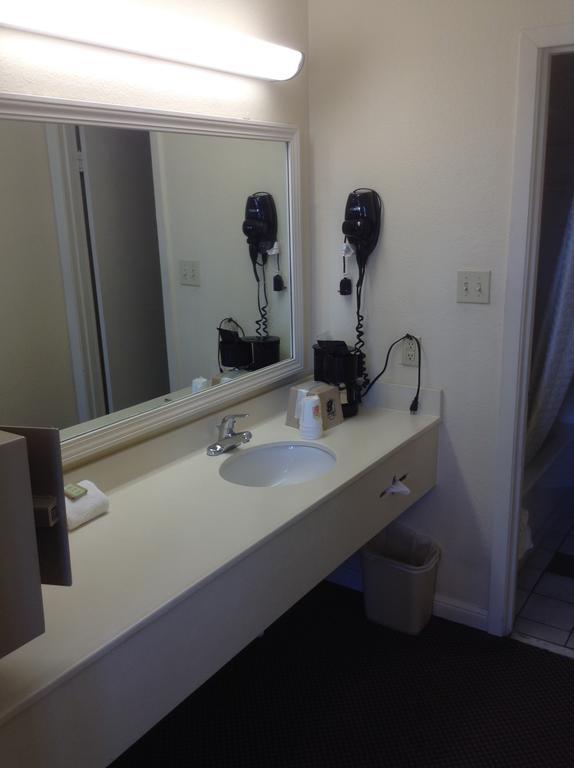 Super 8 By Wyndham Hotel New Orleans