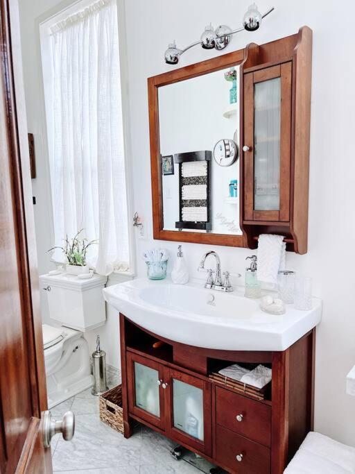 Lovely 4 Bedroom Uptown Magazine St Holiday home