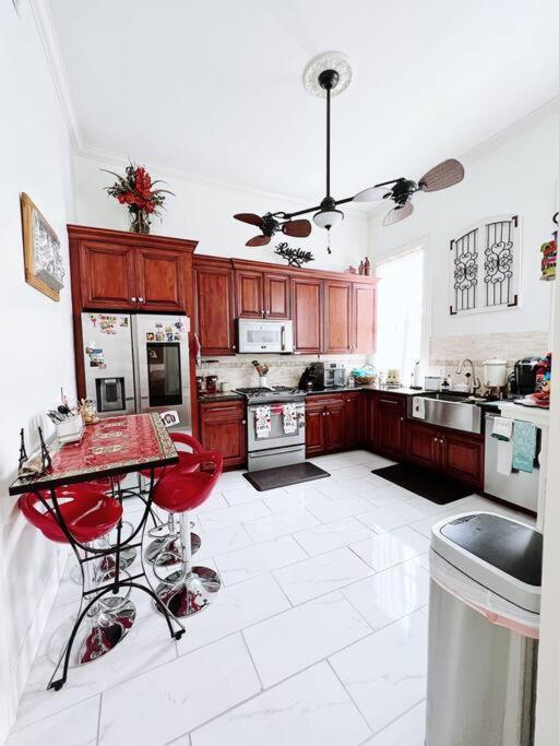 Holiday home Lovely 4 Bedroom Uptown Magazine St *