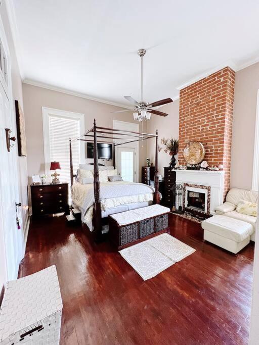 Lovely 4 Bedroom Uptown Magazine St Holiday home *