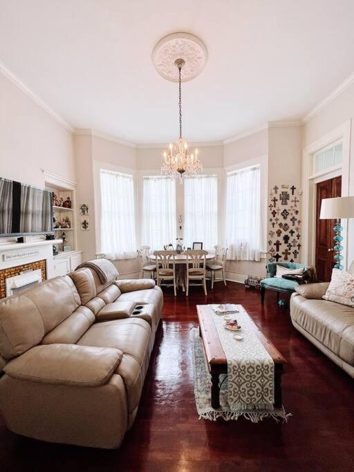 Lovely 4 Bedroom Uptown Magazine St * New Orleans