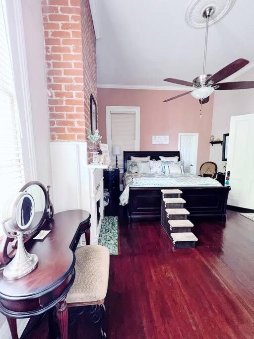 Lovely 4 Bedroom Uptown Magazine St *