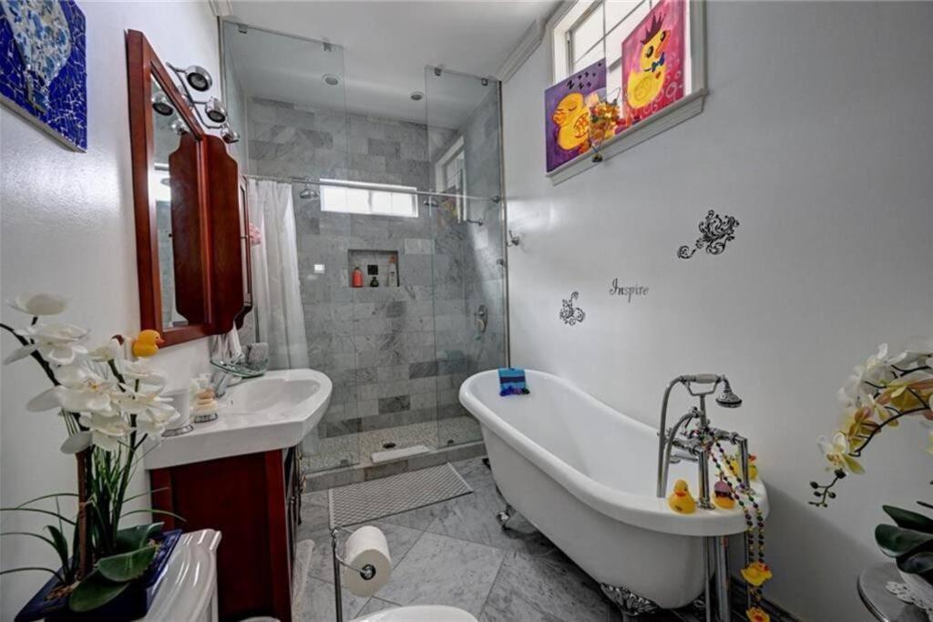 Lovely 4 Bedroom Uptown Magazine St * New Orleans