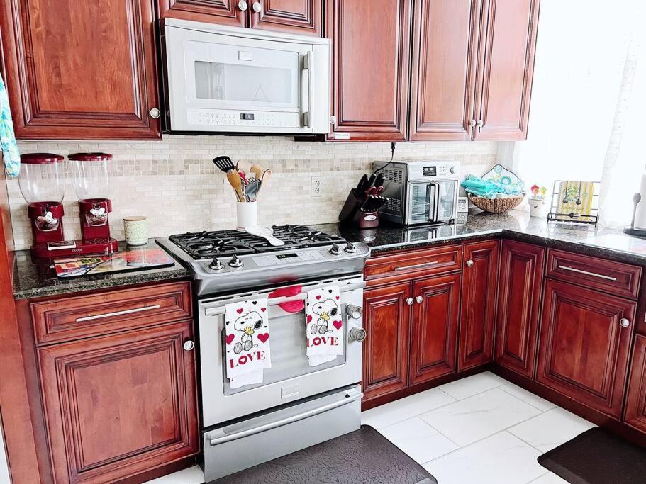 Lovely 4 Bedroom Uptown Magazine St