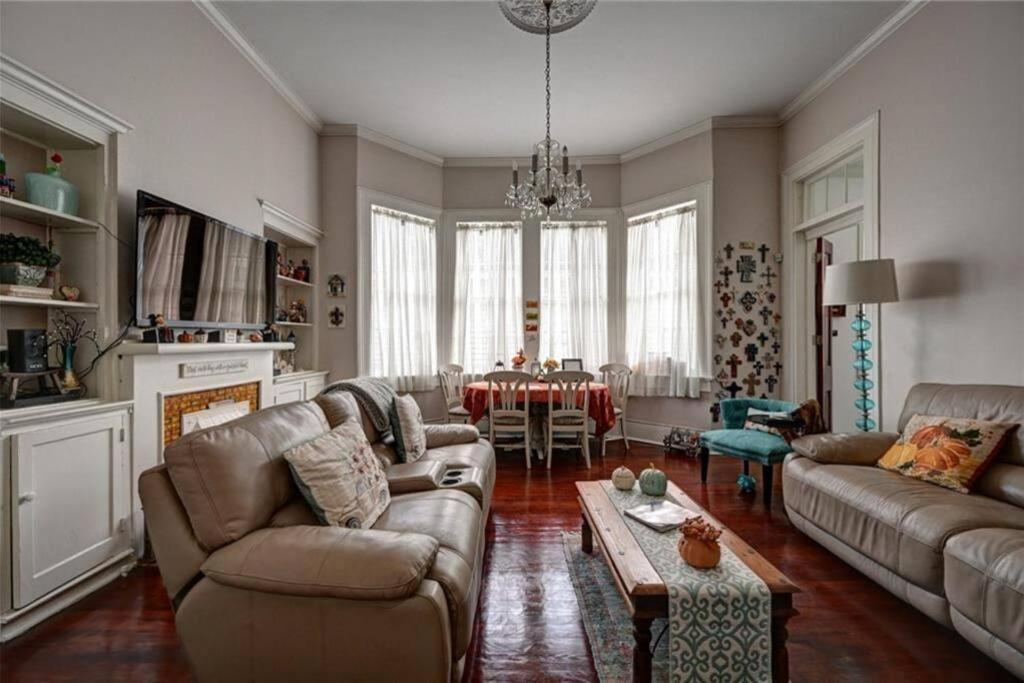 Lovely 4 Bedroom Uptown Magazine St Holiday home New Orleans