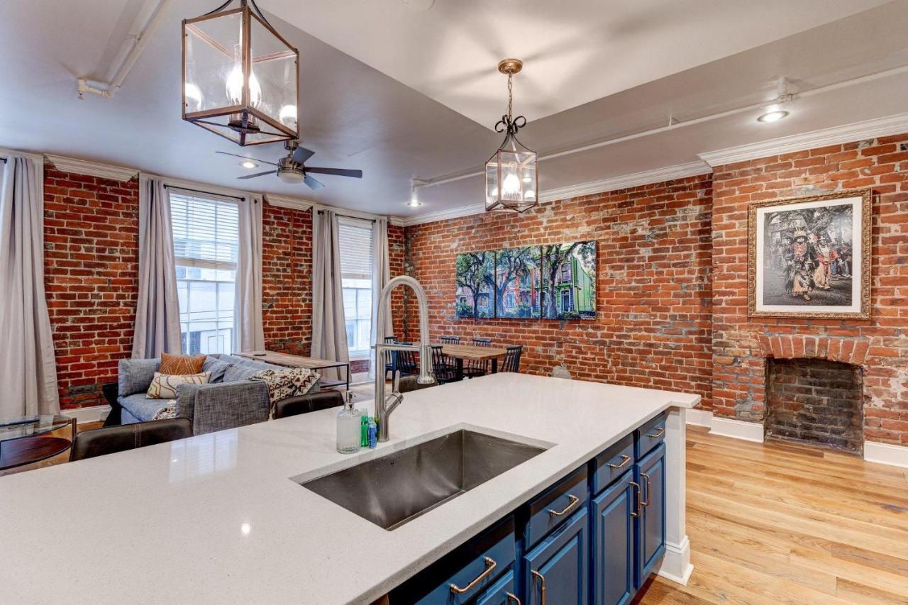 Holiday home Location! Charming 2br Brick Walls, Walk To Fq