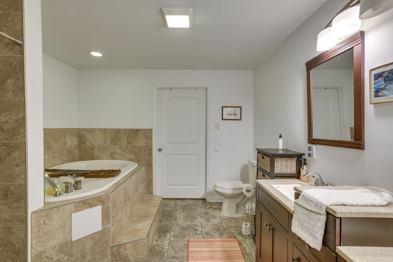 Holiday home 7 Mi To French Quarter Nola Abode With Theater *