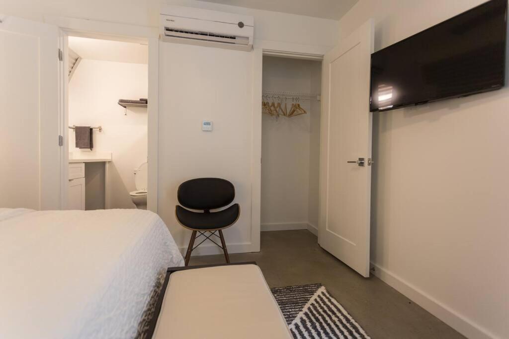 Apartment Moon 101 - Full Moon - 2br 2 5 Bath + Living *