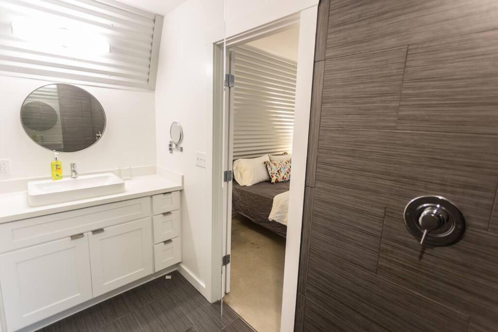 Moon 101 - Full Moon - 2br 2 5 Bath + Living Apartment