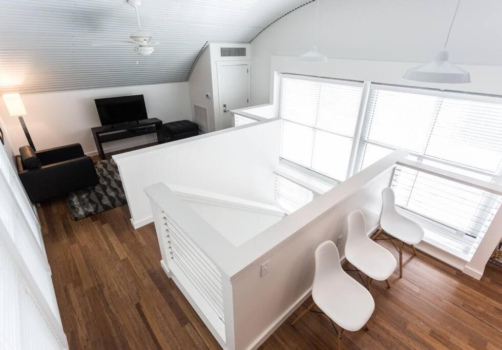 Apartment Moon 101 - Full Moon - 2br 2 5 Bath + Living *