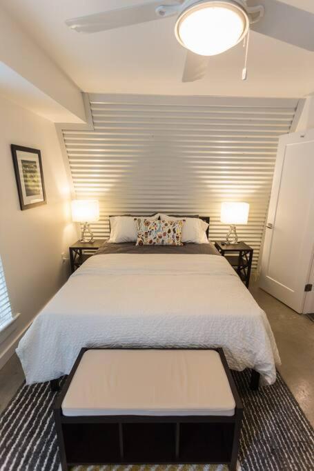 Moon 101 - Full Moon - 2br 2 5 Bath + Living *