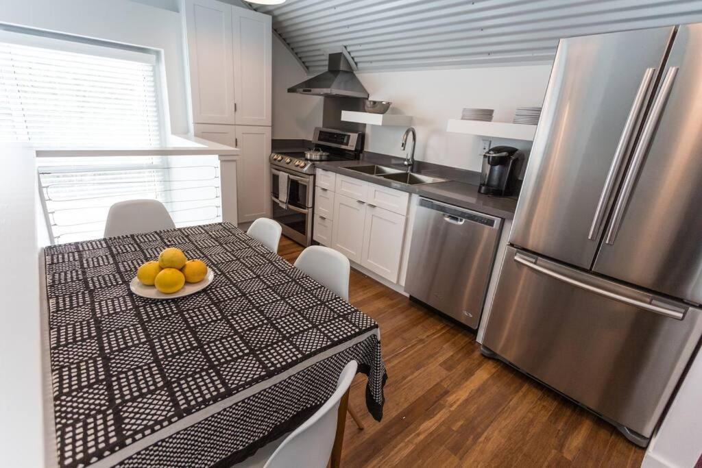 Moon 101 - Full Moon - 2br 2 5 Bath + Living New Orleans