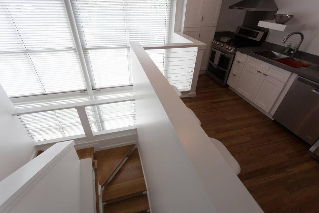 Moon 101 - Full Moon - 2br 2 5 Bath + Living Apartment