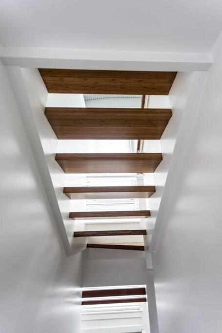 Moon 101 - Full Moon - 2br 2 5 Bath + Living *