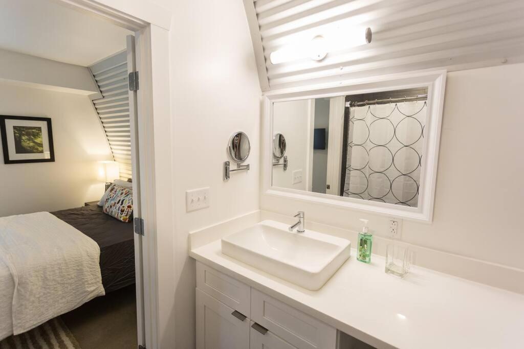 Moon 101 - Full Moon - 2br 2 5 Bath + Living Apartment New Orleans