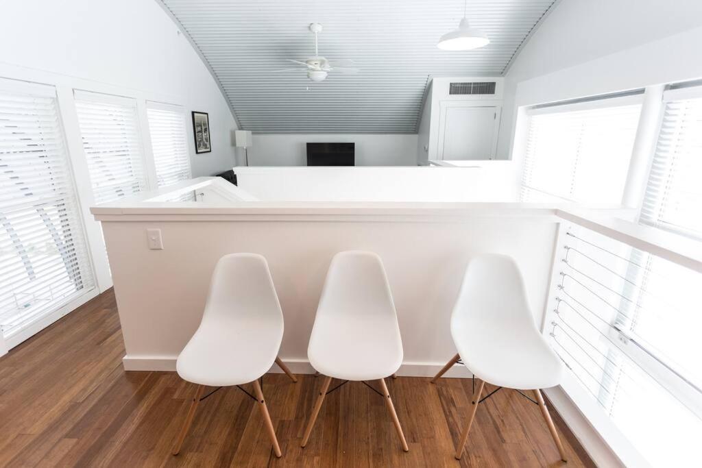 Moon 101 - Full Moon - 2br 2 5 Bath + Living Apartment