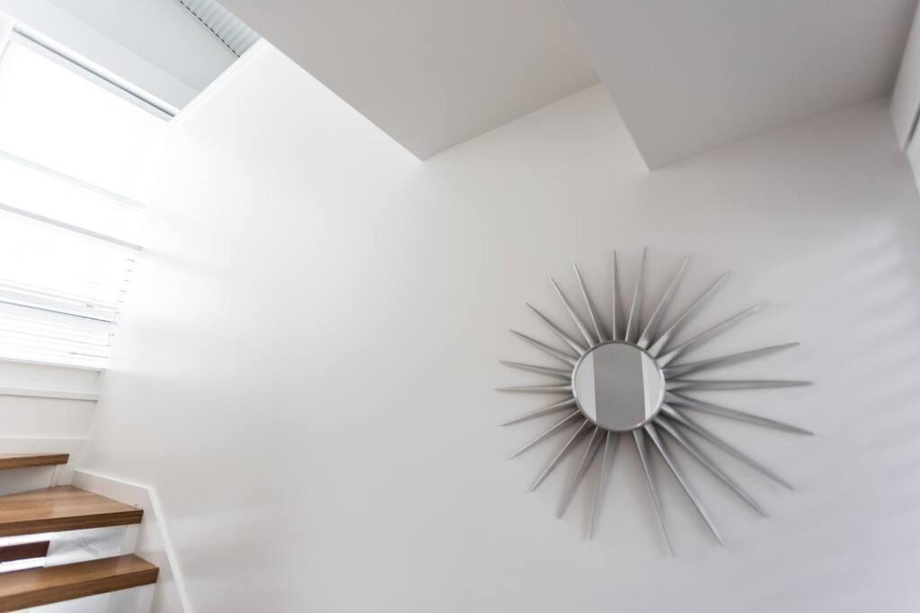 Apartment Moon 101 - Full Moon - 2br 2 5 Bath + Living *