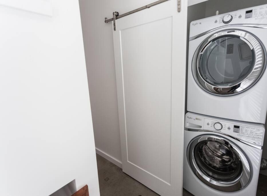 Moon 101 - Full Moon - 2br 2 5 Bath + Living Apartment *