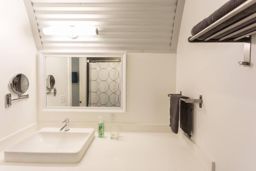 Moon 101 - Full Moon - 2br 2 5 Bath + Living *