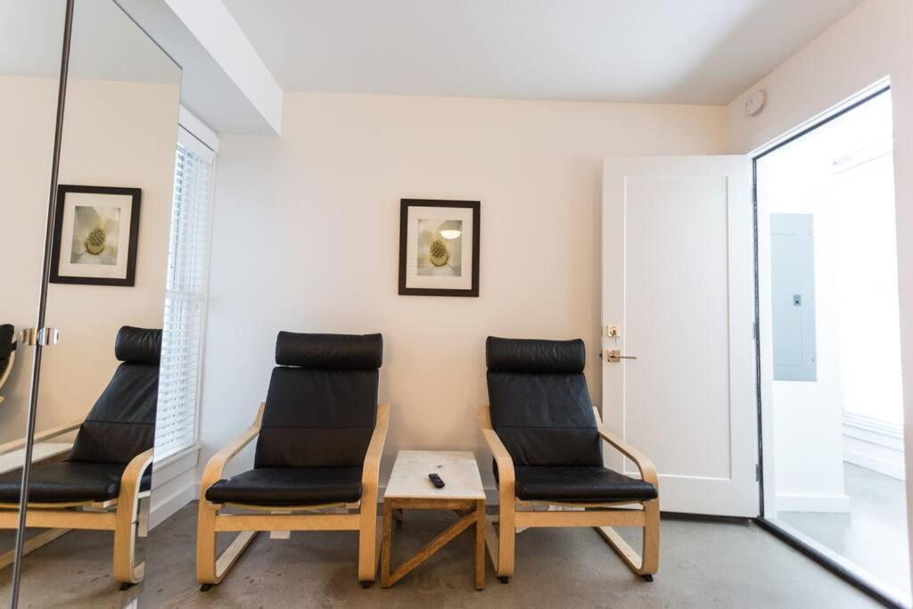 Apartment Moon 101 - Full Moon - 2br 2 5 Bath + Living New Orleans