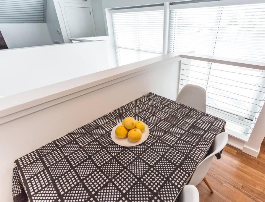 Moon 101 - Full Moon - 2br 2 5 Bath + Living New Orleans