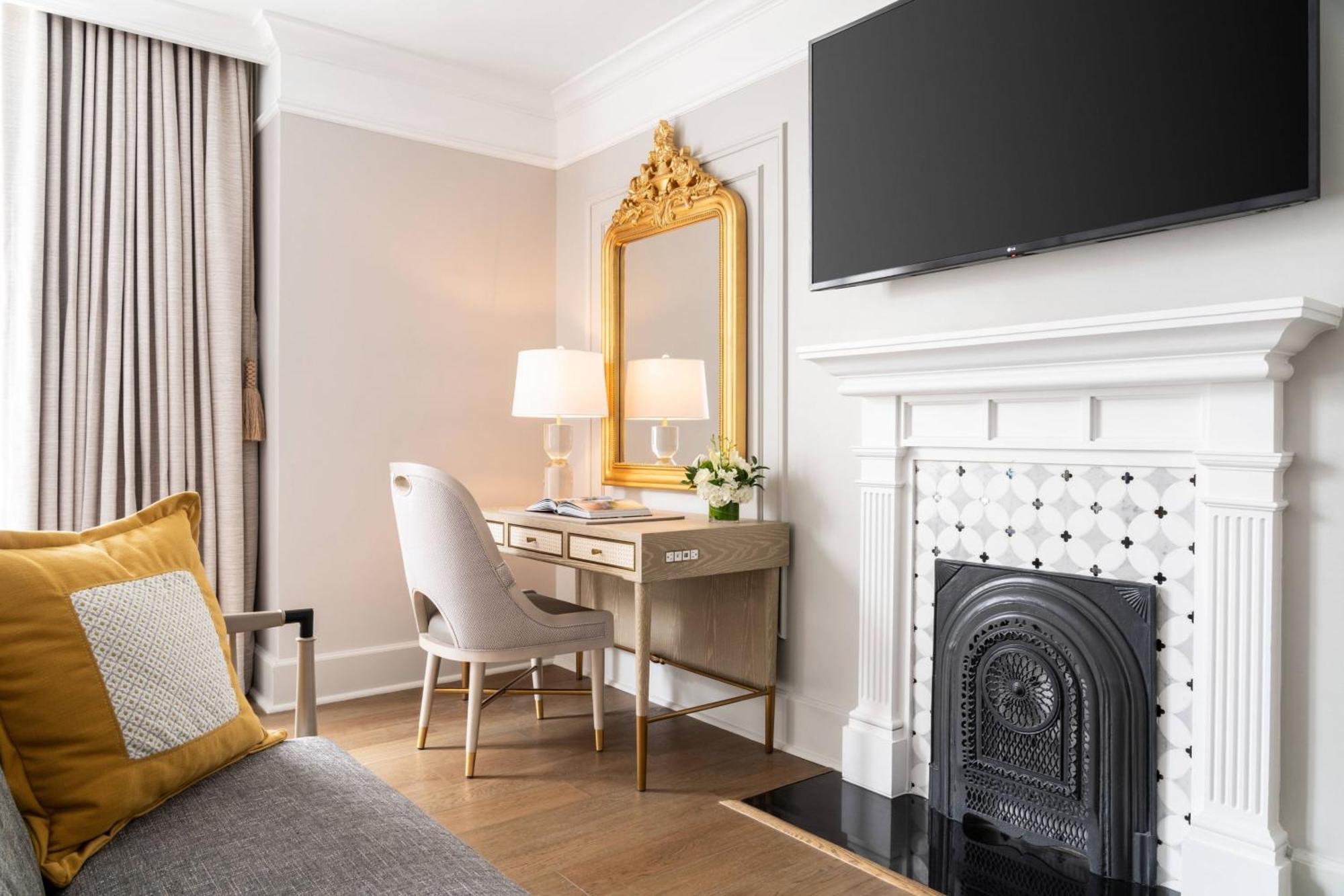 The Ritz-carlton, Hotel