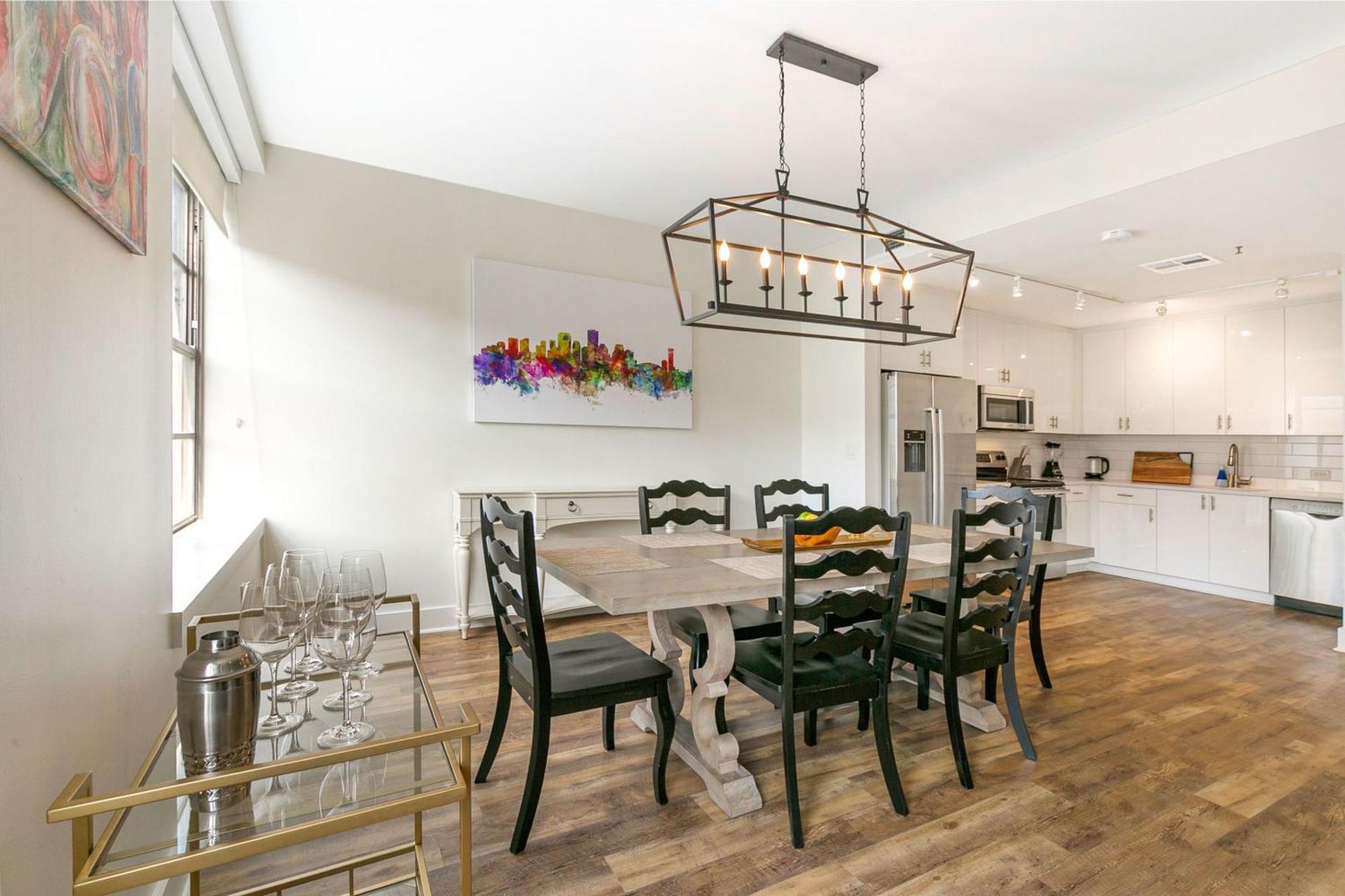 Festive 4br In The Heart Of Nola Apartment *