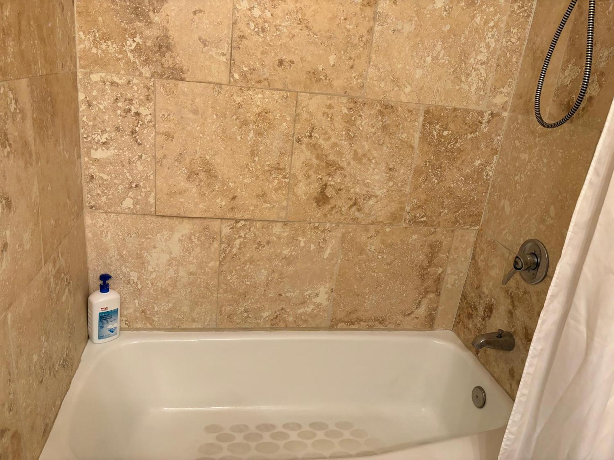 Cozy 2-bedroom Unit In Beautiful With Wifi, Ac Apartment *