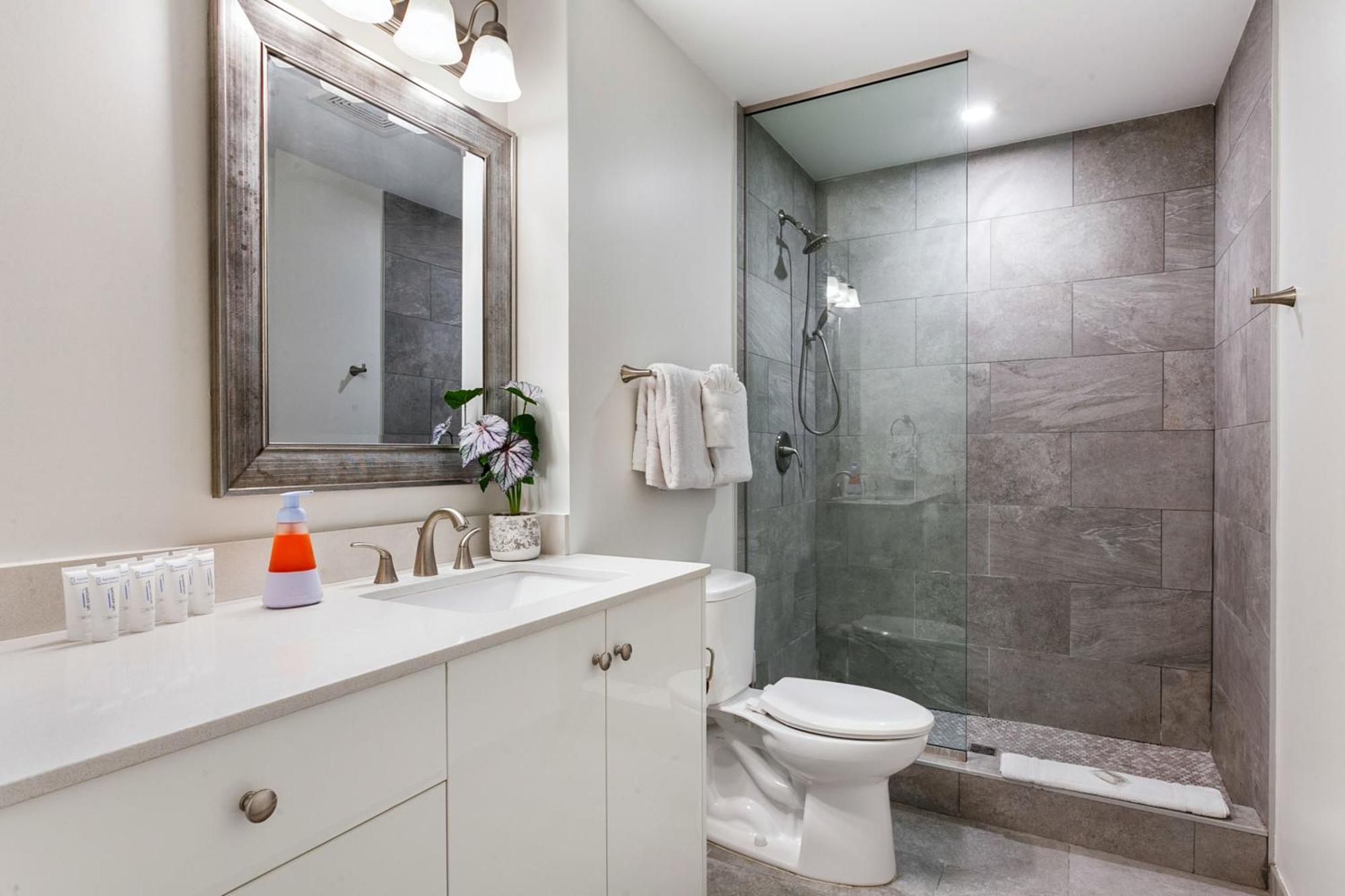 French Quarter Splendor: 4br Luxury Apartment *