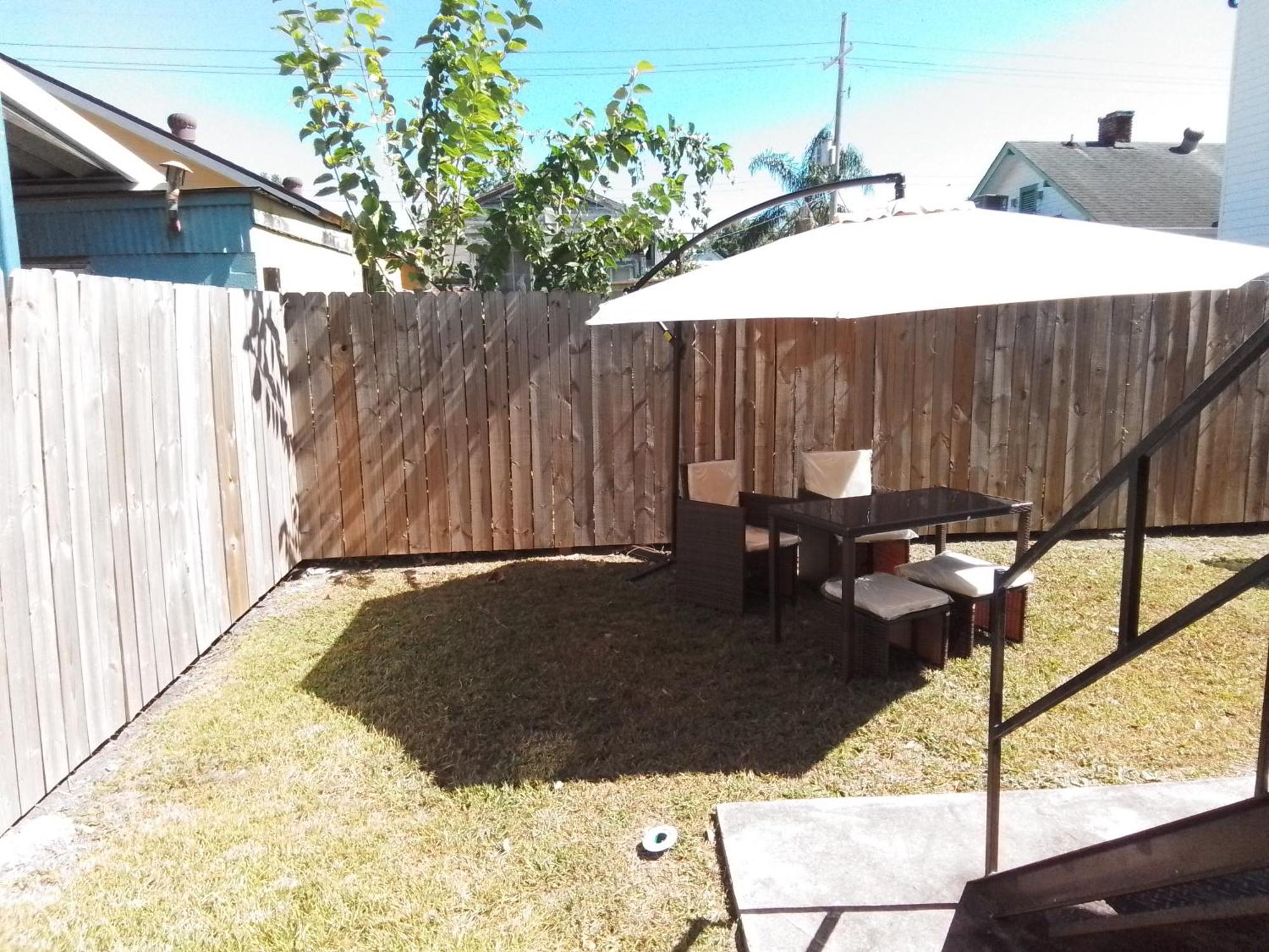 Apartment Cozy 2-bedroom Unit In Beautiful With Wifi, Ac *