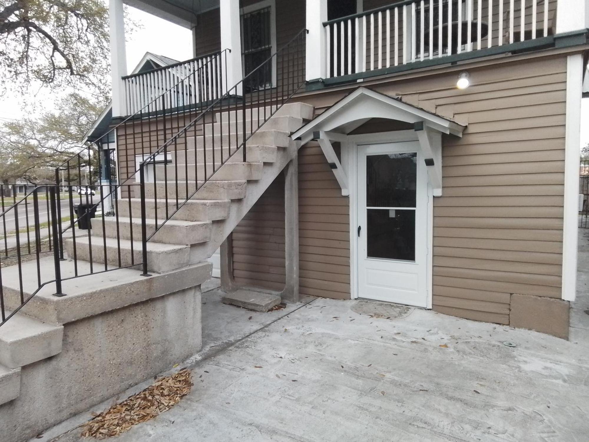 Cozy 2-bedroom Unit In Beautiful With Wifi, Ac Apartment