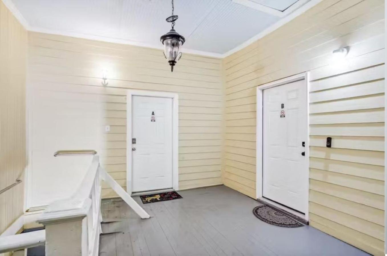 Penthouse On Claiborne Apartment