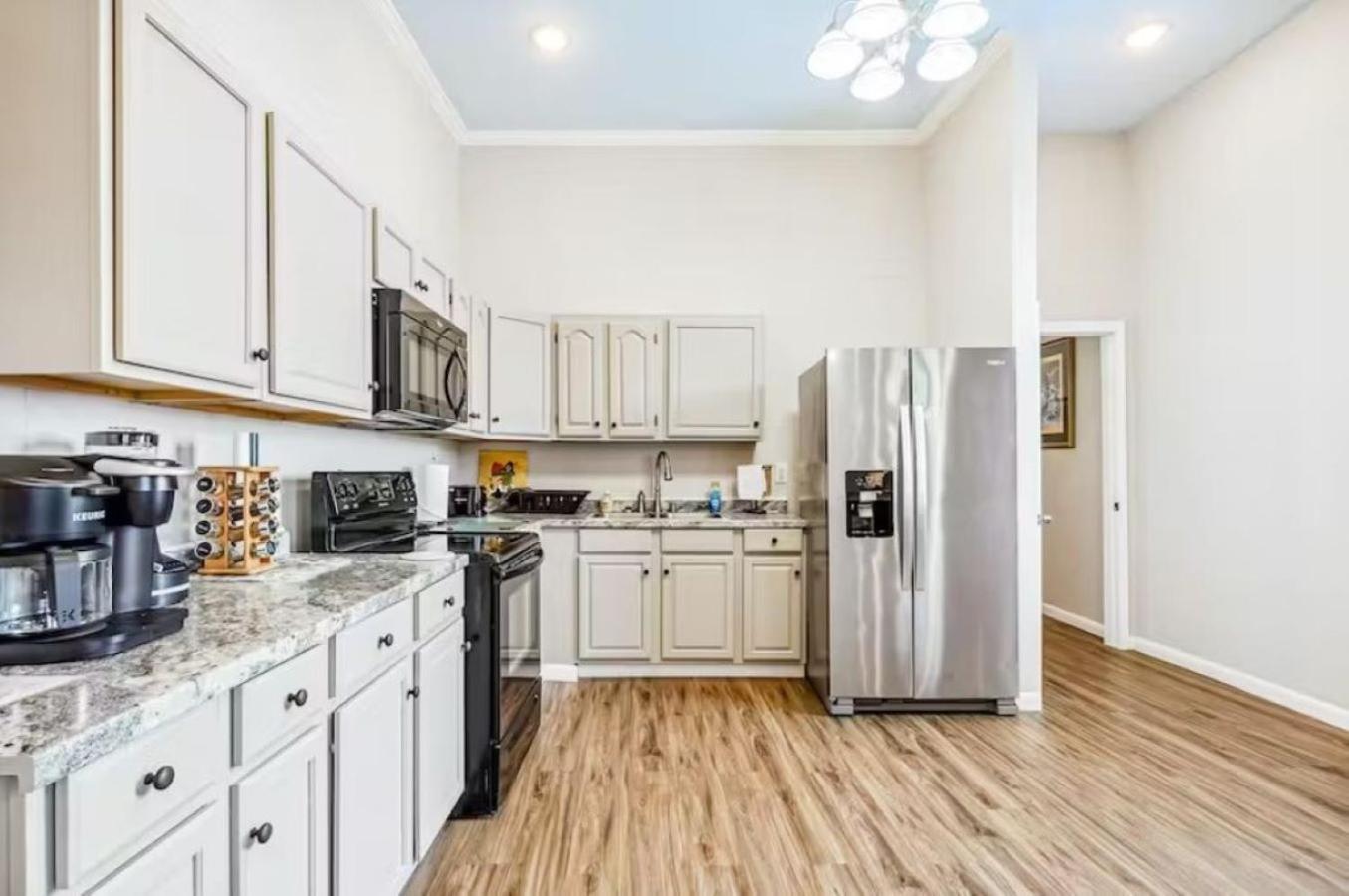 Apartment Penthouse On Claiborne *