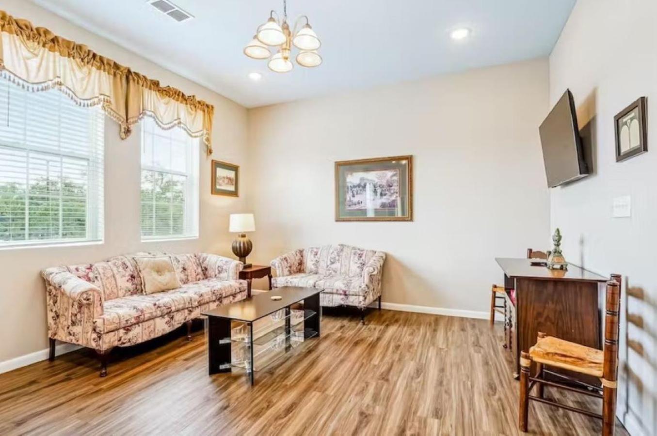 Penthouse On Claiborne * New Orleans