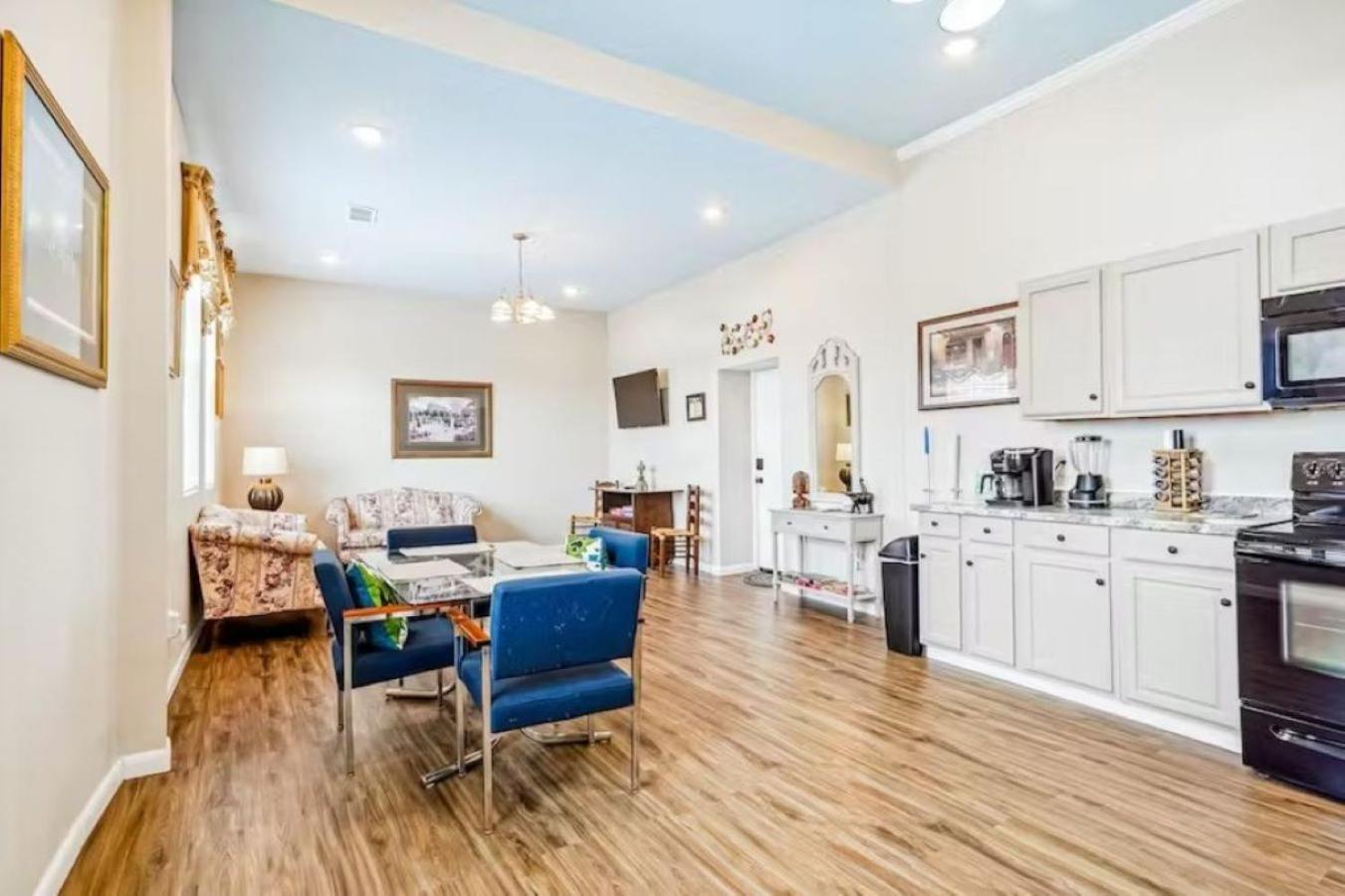 Apartment Penthouse On Claiborne *